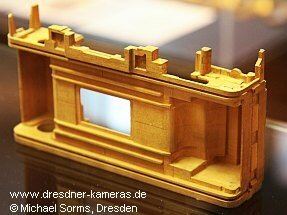 Holzmodell des Praktica-L-Gehuses aus dem Pentacon-Musterbau