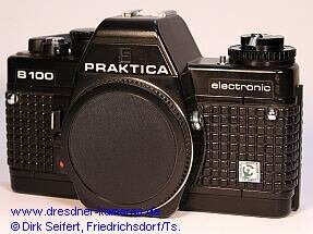 Praktica B 100 mit gedrucktem Schild Cattaneo